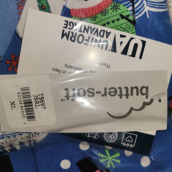 Juggling Snowman Print 4-Pocket Rounded V-Neck Scrub Top NWT - Picture 4 of 4